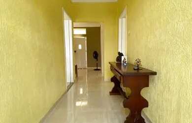 Imagem: A casa possui 4 Dormitórios, 2 Banheiros, 203m² de Área e