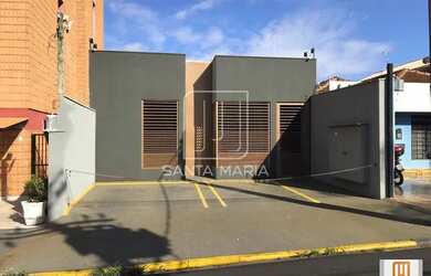 Imagem: O depósito possui 4 Vagas na garagem, 130m² de Área e está