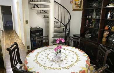 Imagem: A casa possui 4 Dormitórios, 4 Banheiros, 3 Vagas na garagem