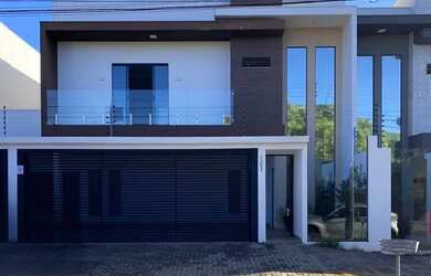 Imagem: A casa possui 3 Dormitórios, 4 Banheiros, 3 Vagas na garagem