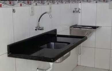 Imagem: O apartamento possui 2 Dormitórios, 1 Banheiro, 1 Vaga na garagem