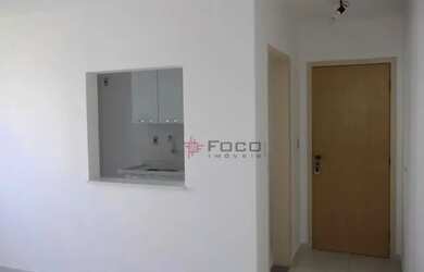 Imagem: O apartamento possui 1 Dormitório, 1 Banheiro, 1 Vaga na garagem