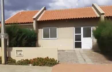 Imagem: A casa possui 2 Dormitórios, 1 Banheiro, 1 Vaga na garagem