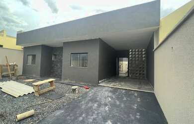 Imagem: A casa possui 3 Dormitórios, 4 Banheiros, 5 Vagas na garagem