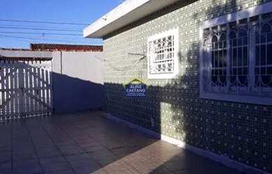 Imagem: A casa possui 2 Dormitórios, 1 Banheiro, 3 Vagas na garagem