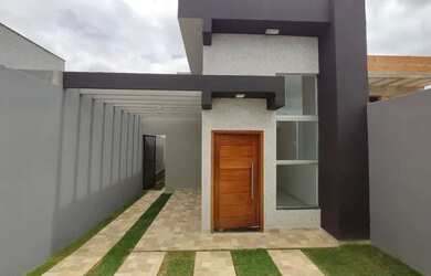 Imagem: A casa possui 3 Dormitórios, 2 Banheiros, 3 Vagas na garagem