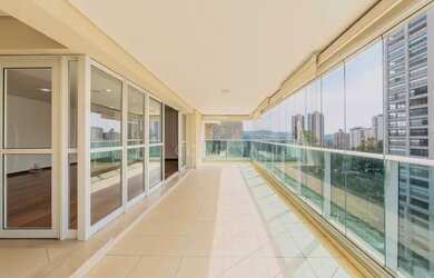 Imagem: O apartamento possui 4 Dormitórios, 1 Banheiro, 3 Vagas na