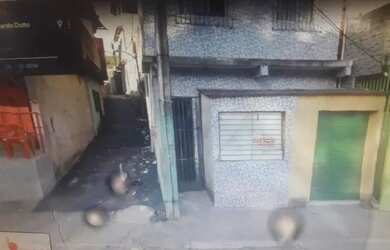 Imagem 1: Vende uma casa com 1 ponto comercial em frente de rua na praia de tubarão