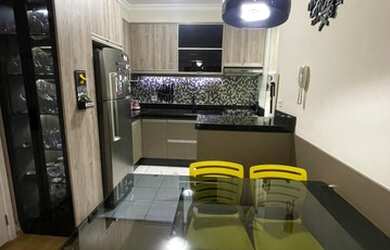 Imagem: O apartamento possui 2 Dormitórios, 1 Banheiro, 1 Vaga na garagem