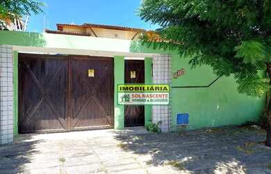 Imagem: A casa possui 4 Dormitórios, 4 Banheiros, 4 Vagas na garagem