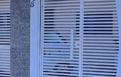 Imagem: A casa possui 3 Dormitórios, 3 Banheiros, 2 Vagas na garagem