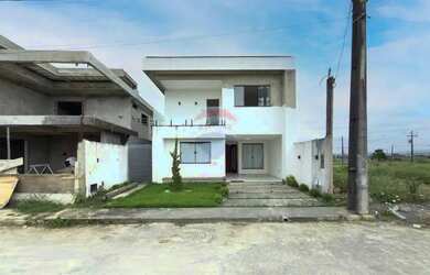 Imagem: A casa possui 3 Dormitórios, 2 Banheiros, 2 Vagas na garagem