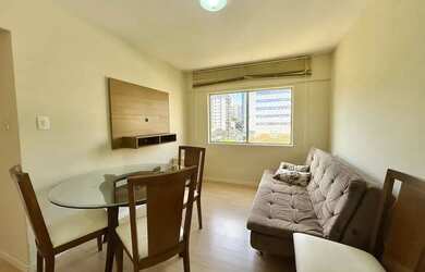 Imagem: O apartamento possui 3 Dormitórios, 1 Banheiro, 1 Vaga na garagem