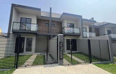 Imagem: A casa possui 3 Dormitórios, 3 Banheiros, 2 Vagas na garagem