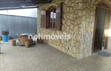 Imagem: A casa possui 2 Dormitórios, 1 Banheiro, 4 Vagas na garagem