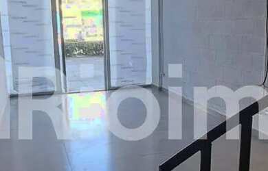 Imagem: O depósito possui 2 Vagas na garagem, 45m² de Área e está