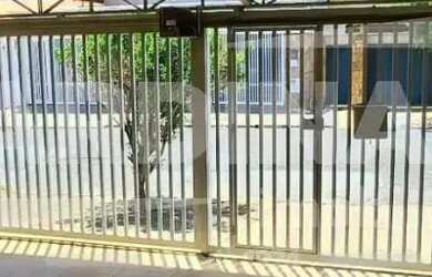 Imagem: A casa possui 3 Dormitórios, 3 Banheiros, 3 Vagas na garagem