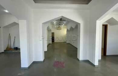 Imagem: O depósito possui 4 Vagas na garagem e 193m² de Área e está