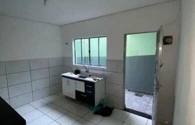 Imagem: A casa possui 1 Dormitório, 1 Banheiro, 40m² de Área e está