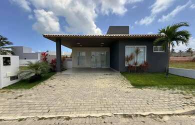 Imagem: A casa em condomínio possui 3 Dormitórios, 1 Banheiro, 2 Vagas