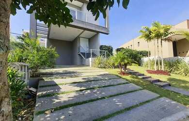 Imagem: A casa em condomínio possui 4 Dormitórios, 5 Banheiros, 4