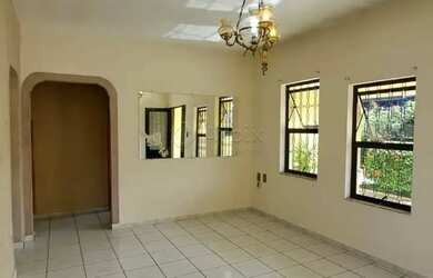 Imagem: A casa possui 3 Dormitórios, 3 Banheiros, 5 Vagas na garagem