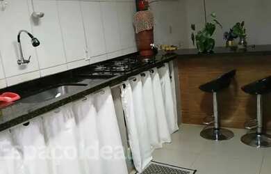 Imagem: A casa possui 2 Dormitórios, 1 Banheiro, 2 Vagas na garagem