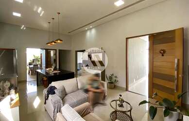 Imagem: A casa possui 3 Dormitórios, 2 Banheiros, 2 Vagas na garagem