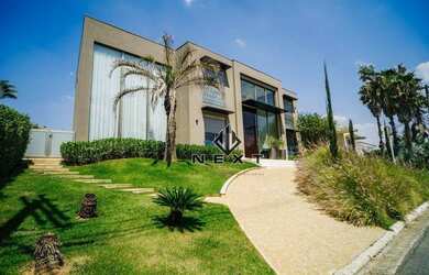 Imagem: A casa em condomínio possui 5 Dormitórios, 5 Banheiros, 5