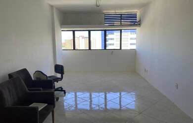 Imagem: O depósito possui 1 Vaga na garagem, 33m² de Área e está