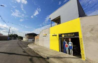 Imagem: A casa possui 3 Dormitórios, 3 Banheiros, 2 Vagas na garagem