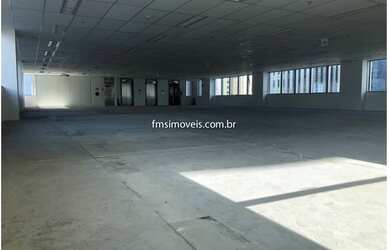 Imagem: O depósito possui 2 Vagas na garagem, 118m² de Área e está