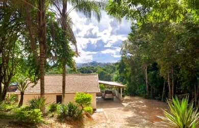 Imagem: A casa possui 3 Dormitórios, 2 Banheiros, 1 Vaga na garagem