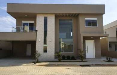 Imagem: A casa possui 4 Dormitórios, 2 Banheiros, 2 Vagas na garagem