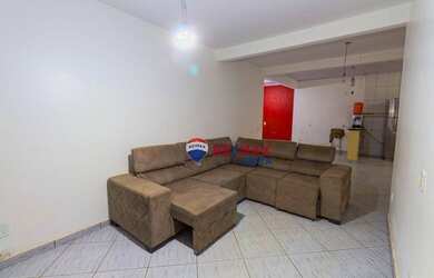 Imagem: A casa possui 4 Dormitórios, 4 Banheiros, 5 Vagas na garagem