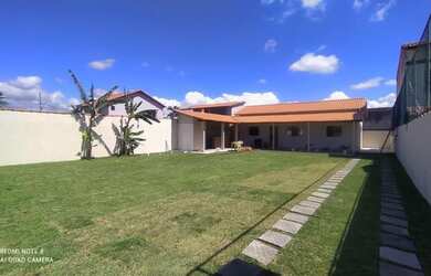 Imagem: A casa possui 2 Dormitórios, 3 Banheiros, 450m² de Área e