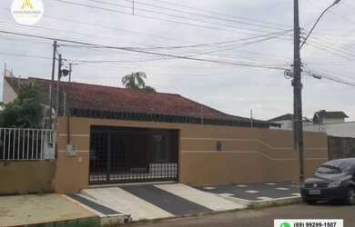 Imagem: A casa possui 5 Dormitórios, 4 Banheiros, 2 Vagas na garagem