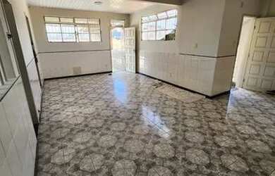 Imagem: A casa possui 5 Dormitórios, 1 Banheiro, 2 Vagas na garagem