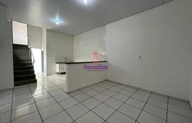 Imagem: A casa possui 2 Dormitórios, 1 Banheiro, 1 Vaga na garagem