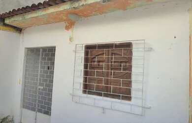 Imagem: A casa possui 2 Dormitórios e 1 Banheiro e está localizado