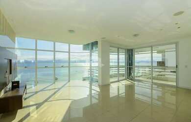 Imagem: O apartamento possui 4 Dormitórios, 5 Banheiros, 3 Vagas na