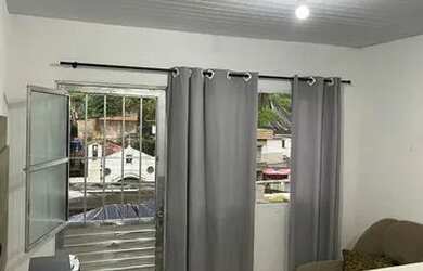 Imagem: A casa possui 1 Dormitório, 1 Banheiro e está localizado