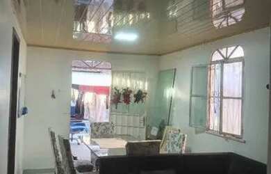 Imagem: A casa possui 3 Dormitórios, 1 Banheiro, 1 Vaga na garagem