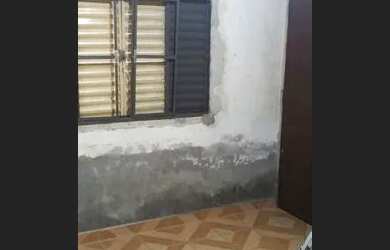 Imagem: A casa possui 3 Dormitórios, 2 Banheiros e está localizado