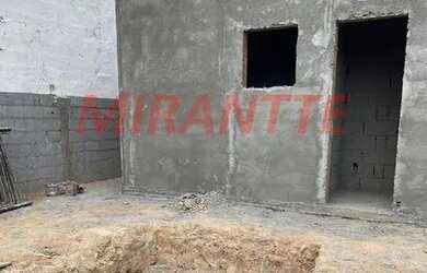 Imagem: A casa possui 2 Dormitórios, 2 Banheiros, 2 Vagas na garagem