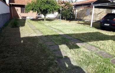 Imagem: A casa possui 3 Dormitórios, 2 Banheiros, 5 Vagas na garagem