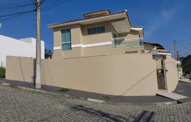 Imagem: A casa em condomínio possui 3 Dormitórios, 3 Banheiros, 2