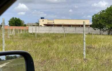 Imagem: A casa possui 3 Dormitórios, 2 Banheiros, 5 Vagas na garagem