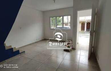 Imagem: A casa possui 2 Dormitórios, 1 Banheiro, 2 Vagas na garagem