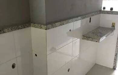 Imagem: A casa possui 4 Dormitórios, 3 Banheiros, 4 Vagas na garagem